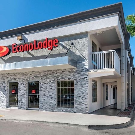 Econo Lodge Airport - Rj Stadium Tampa Exterior photo