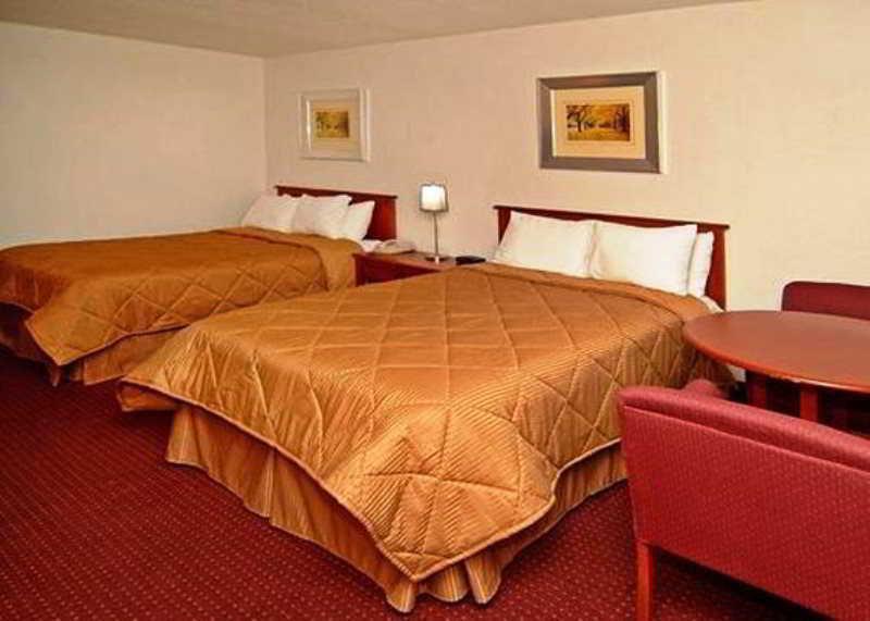 Econo Lodge Airport - Rj Stadium Tampa Exterior photo