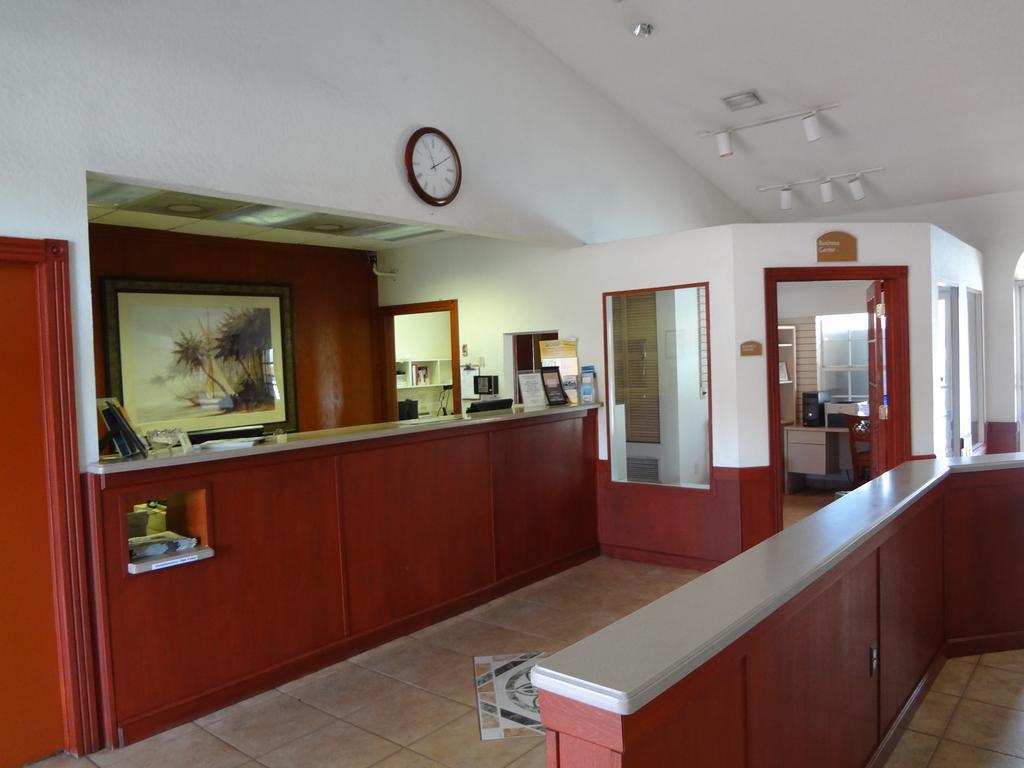 Econo Lodge Airport - Rj Stadium Tampa Exterior photo