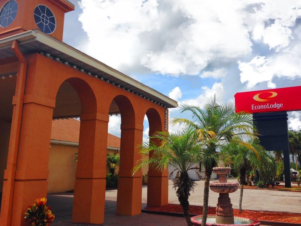 Econo Lodge Airport - Rj Stadium Tampa Exterior photo