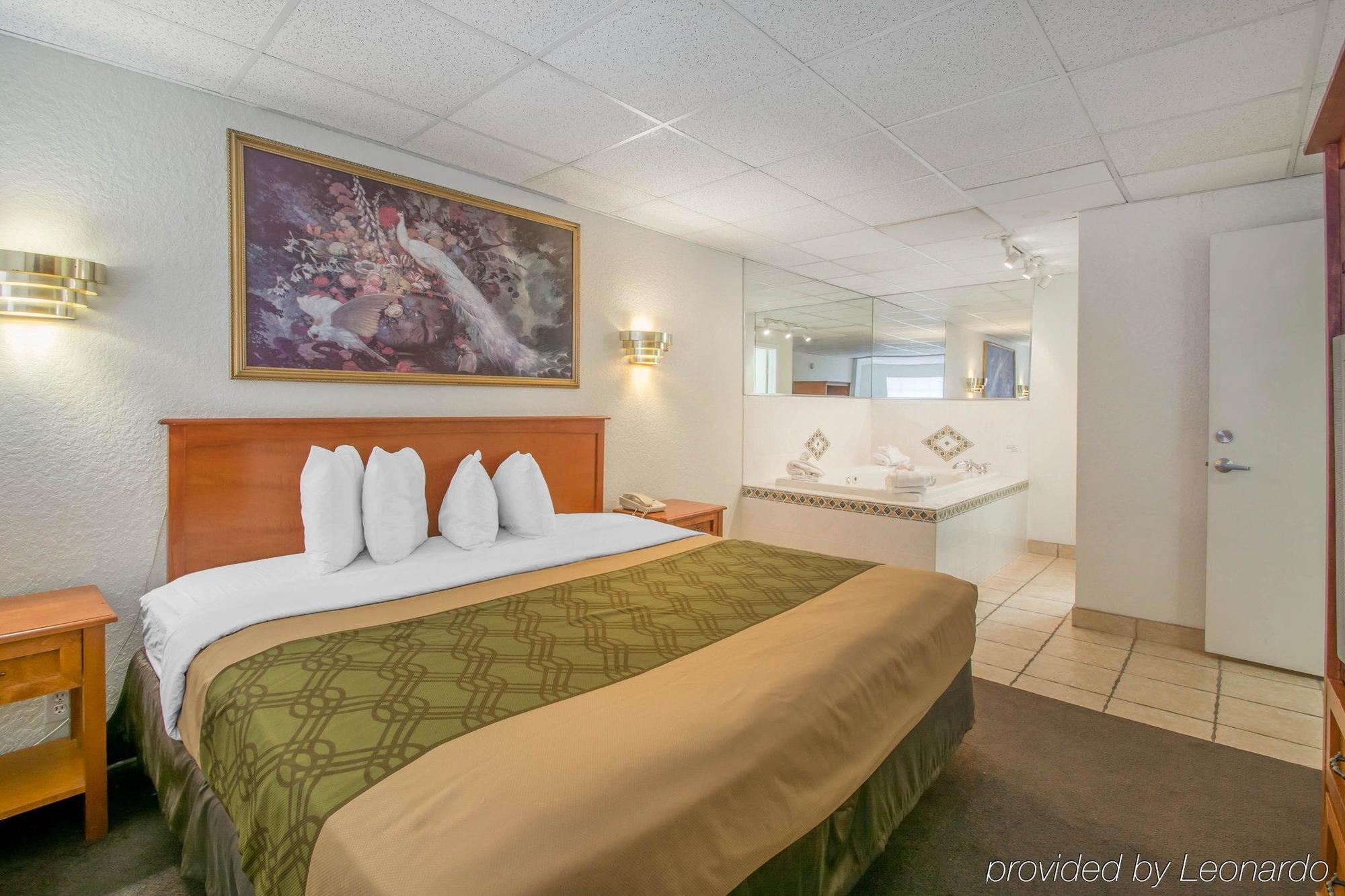 Econo Lodge Airport - Rj Stadium Tampa Exterior photo