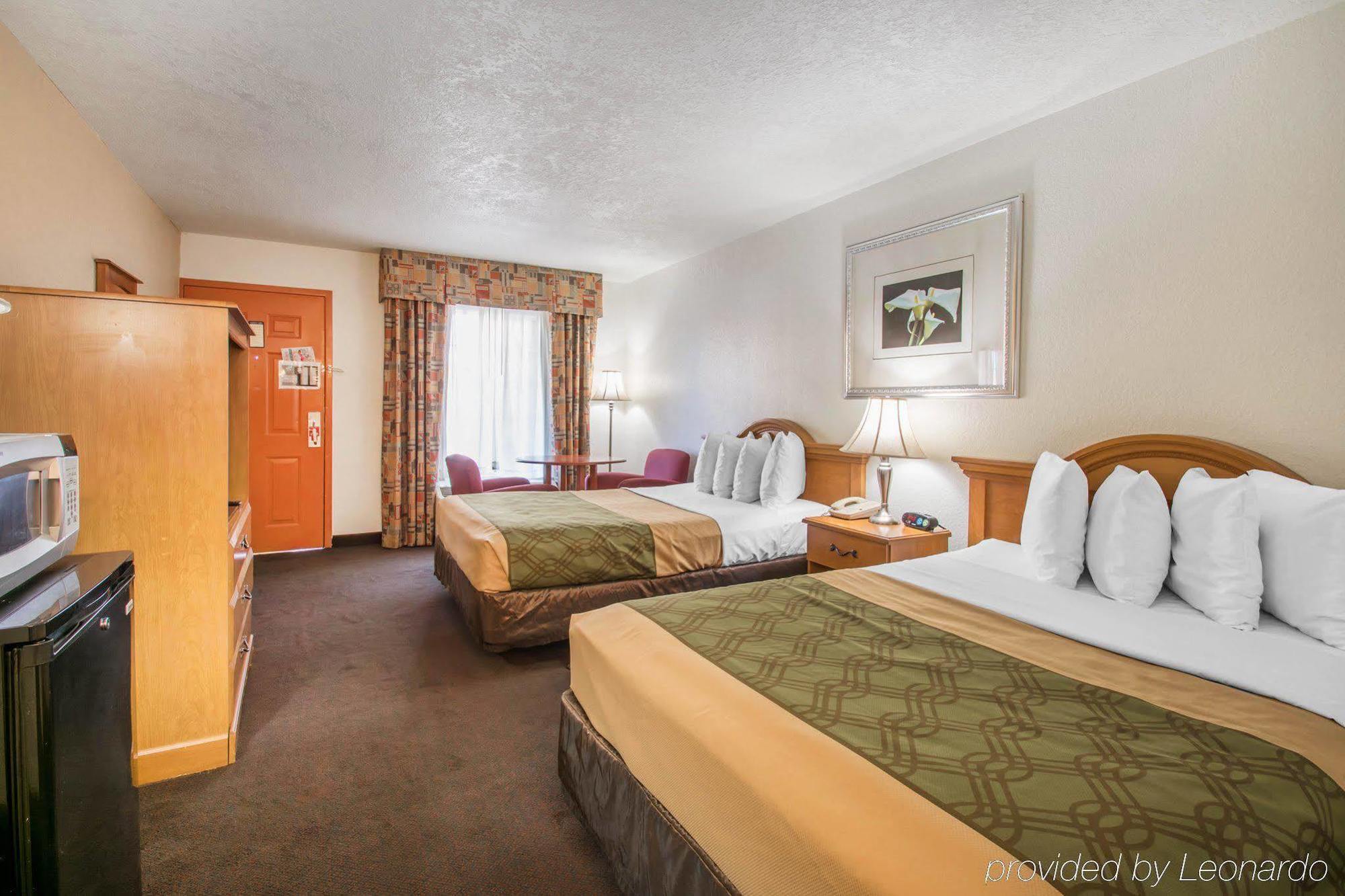 Econo Lodge Airport - Rj Stadium Tampa Exterior photo
