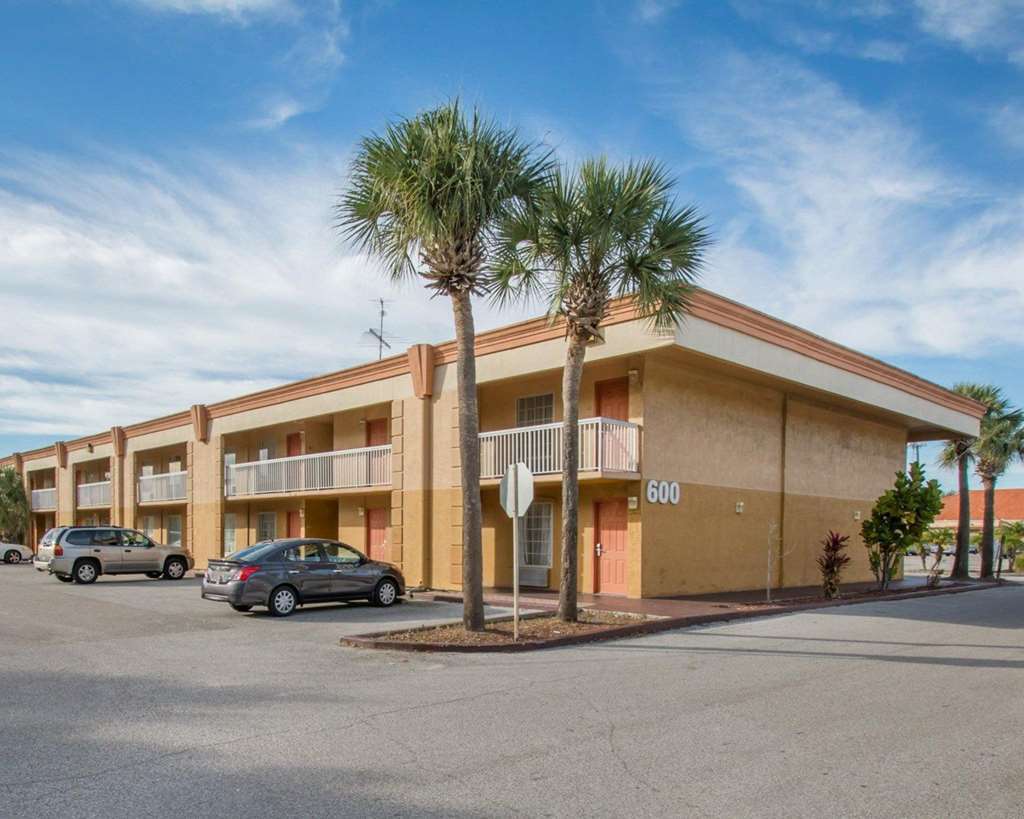 Econo Lodge Airport - Rj Stadium Tampa Exterior photo